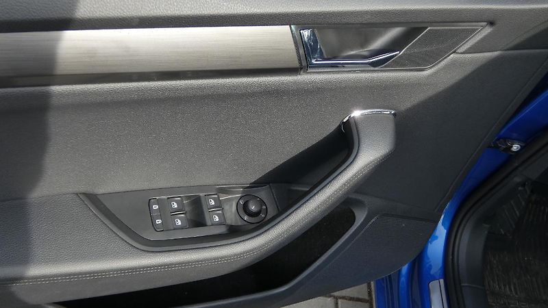 Škoda Superb Combi 1.5 TSI DSG Style - fotka 9 z 27