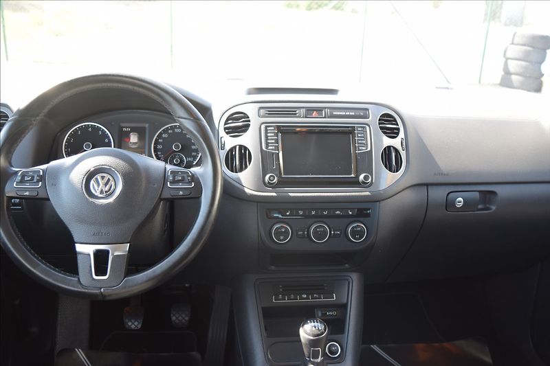 Volkswagen Tiguan 1,4 TSI 92KW R-LINE TOP STAV! - fotka 30 z 48