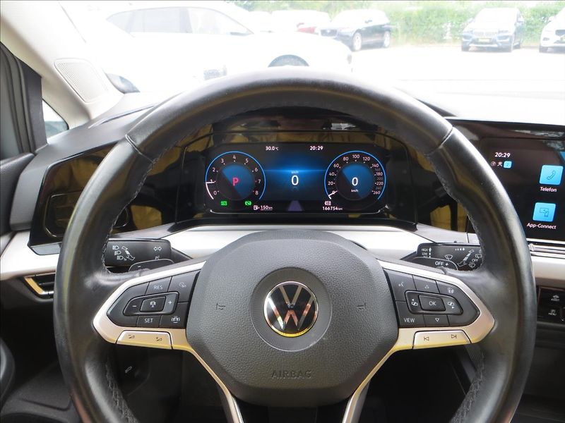 Volkswagen Golf 1,0 TSI Life 81kW DSG - fotka 20 z 24