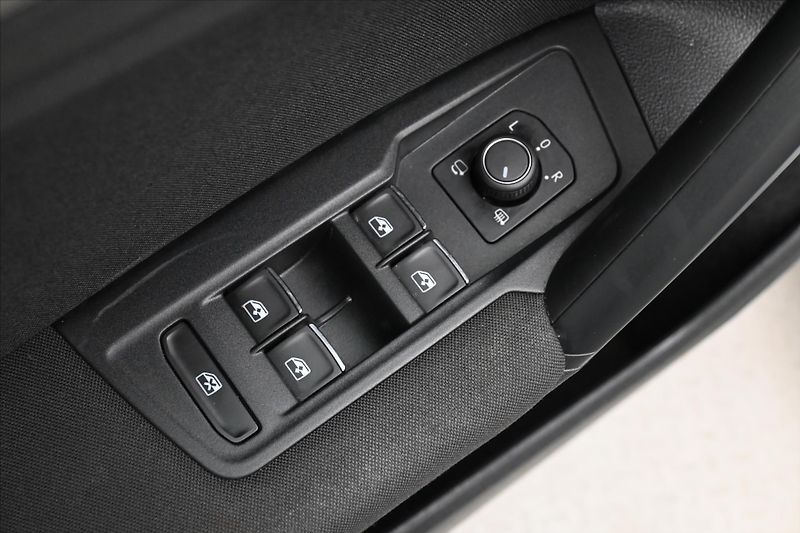 Volkswagen Tiguan 2,0 TDI 110 kW DSG iQ.DRIVE Zá - fotka 25 z 30