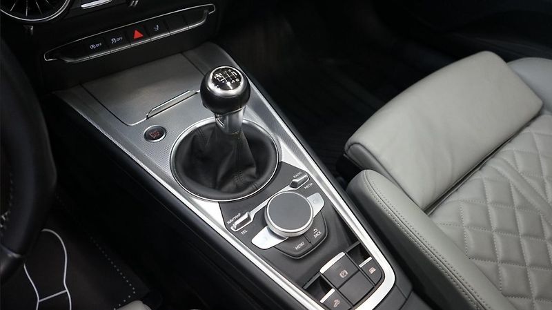 Audi TT Roadster 2.0 TDI  Manual - fotka 15 z 19