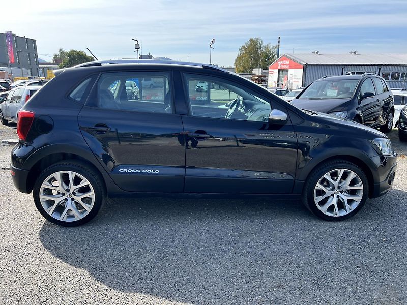 Volkswagen Polo Cross 1.0MPi 55kw TEMPOMAT ALU - fotka 8 z 48