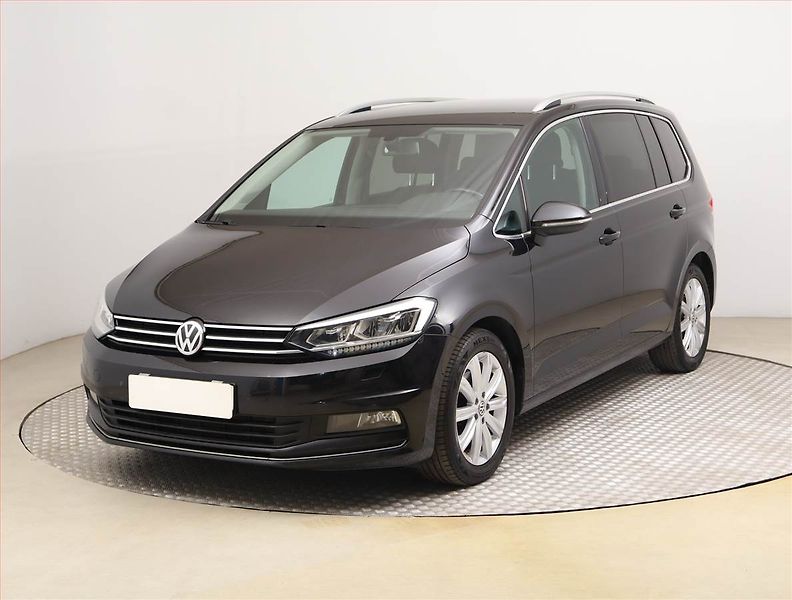 Volkswagen Touran (2017) 2.0 TDI, Automat, Navi - fotka 2 z 29