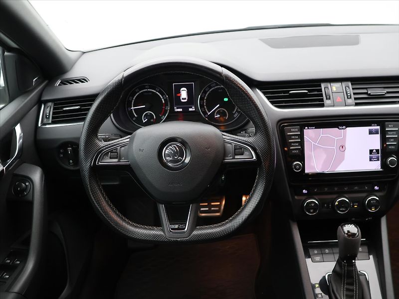 Škoda Octavia RS 2,0 TSI 169kW DSG 1.Maj. - fotka 18 z 31