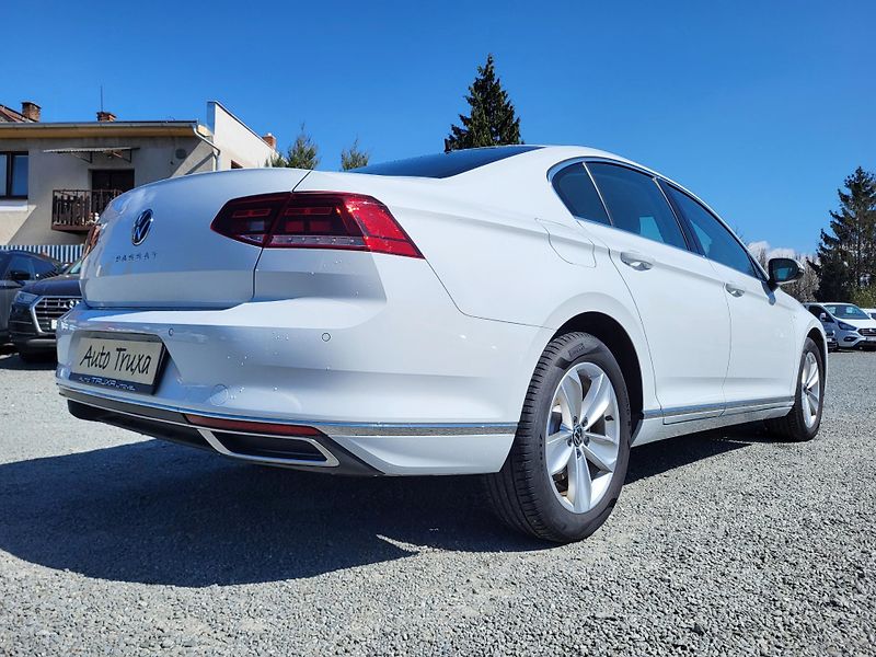 Volkswagen Passat SEDAN 2.0 TDi ELEGANCE *ČR - fotka 38 z 48