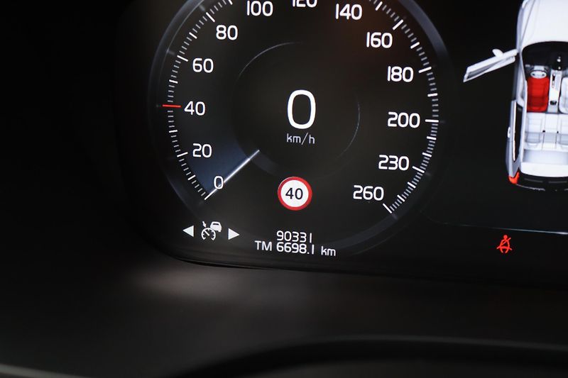 Volvo XC60 VOLVO XC60 T8 TWIN ENGINE R-DE - fotka 18 z 35
