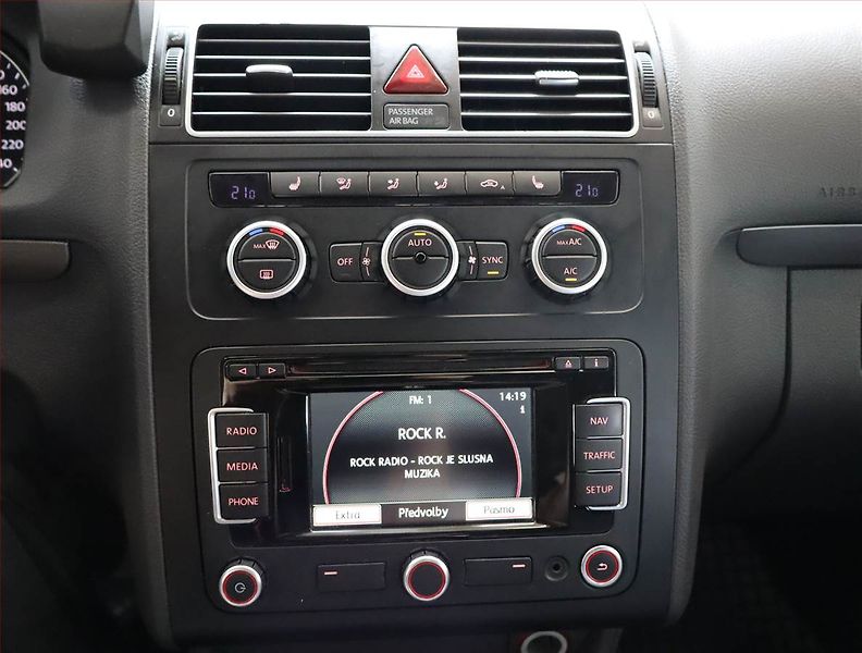 Volkswagen Touran (2014) 1.6 TDI, Navi, Tempomat - fotka 12 z 20