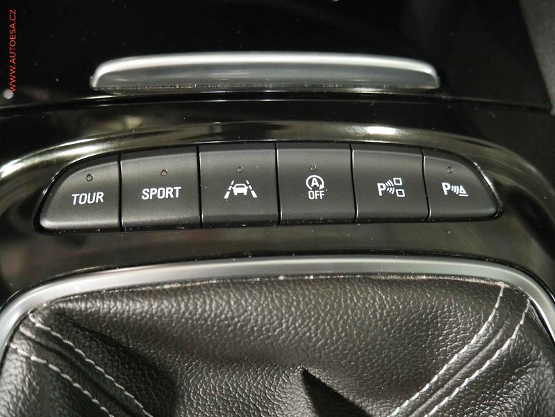 Opel Insignia (2018) 2.0 CDTI 4x4, 2.maj, LED - fotka 18 z 22
