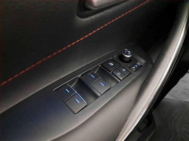 Toyota Corolla (2021) GR Sport 1.8 Hybrid - fotka 18 z 19