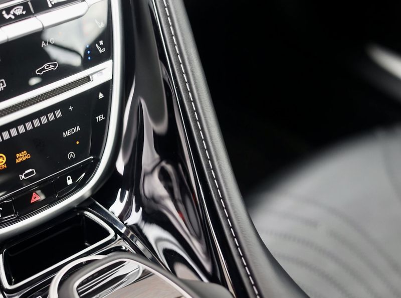 Aston Martin DB11 (2020) 4.0 V8 375KW - fotka 30 z 45