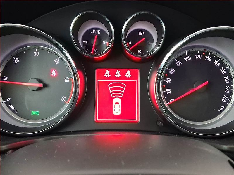 Opel Insignia (2012) 2.0 BiTurbo CDTI, 4X4 - fotka 21 z 26
