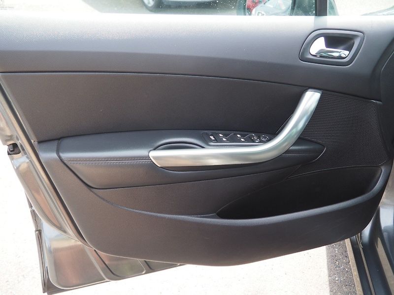 Peugeot 308 (2013) 2.0 HDI, SW BusinessLine, AT - fotka 11 z 33