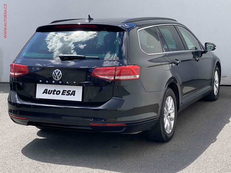Volkswagen Passat (2018) 1.4 TSi, Comfortline, navi - fotka 4 z 17