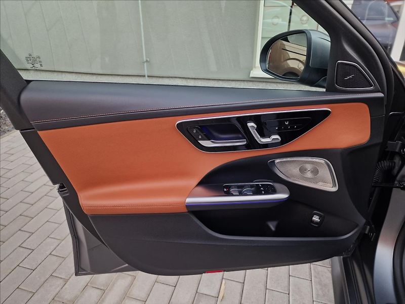 Mercedes-Benz Třídy C C300 AMG 4MATIC,ČR,1.Majitel - fotka 38 z 48