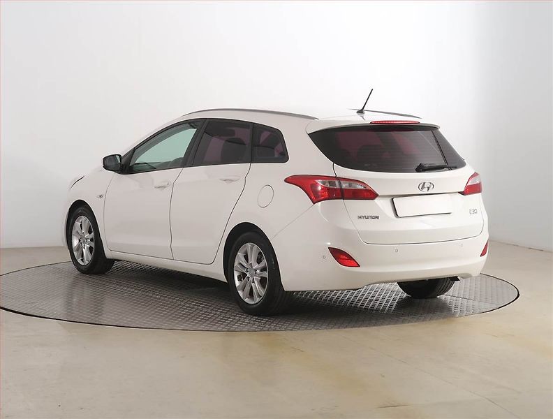 Hyundai i30 (2014) 1.6 MPI, Serv.kniha, Tempomat - fotka 4 z 16