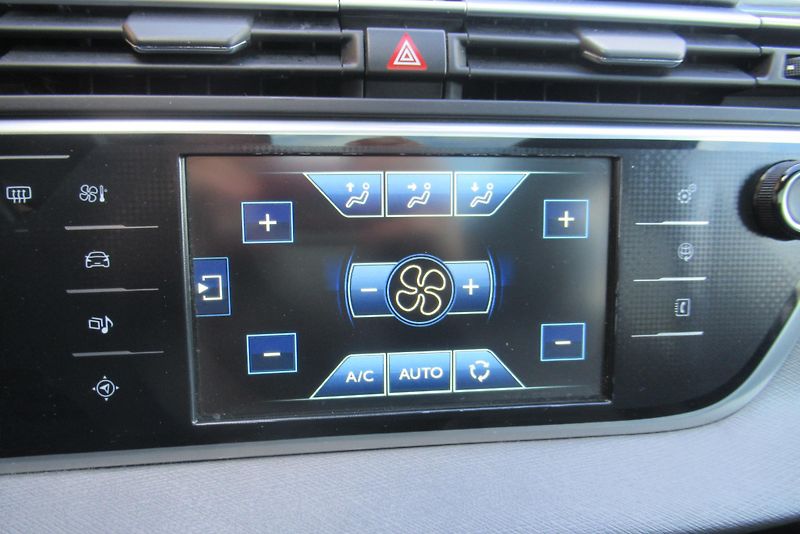 Citroën C4 Picasso 2.0 HDi AT PANORAMA NAVIGACE - fotka 16 z 32
