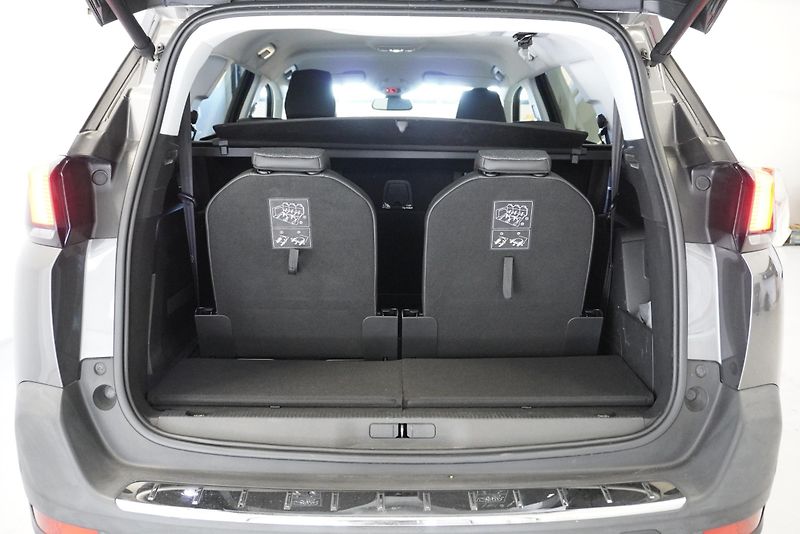 Peugeot 5008 1.6 E-THP ALLURE AUT. - fotka 23 z 32