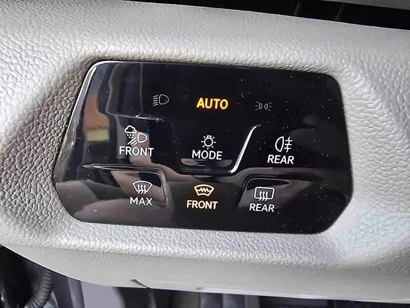 Volkswagen Multivan T7 150kW LIFE LONG DSG WEBASTO - fotka 20 z 49