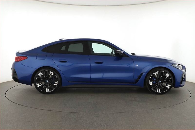 BMW Řada 4 (2025) M440i xDrive - fotka 6 z 20