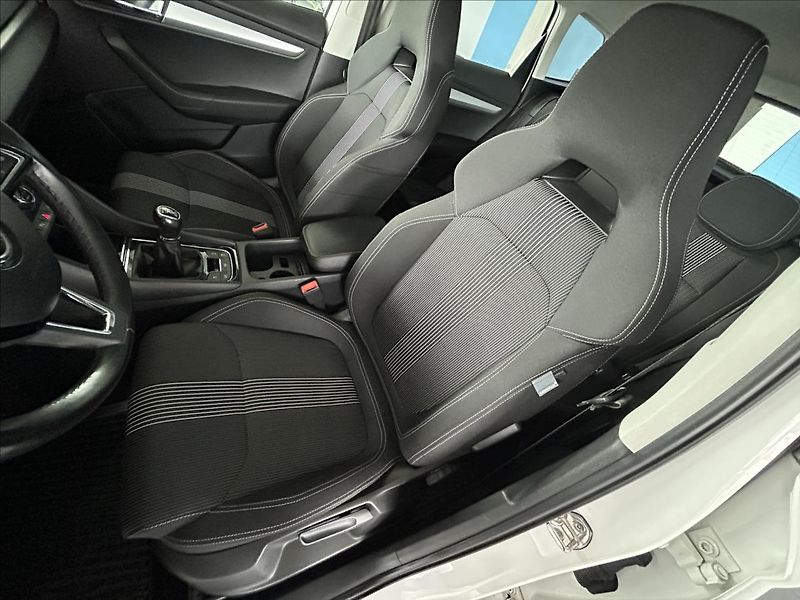 Škoda Karoq 2,0   TDI 110kW,4x4,TAŽNÉ,ČR - fotka 25 z 30