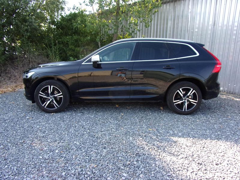 Volvo XC60 (2018) 2.0D4 140kW AWD R-LINE 148 000 - fotka 8 z 31