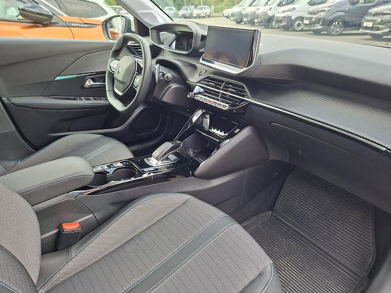 Peugeot 208 (2020) Allure 1.2 74 kW EAT8  - fotka 8 z 12