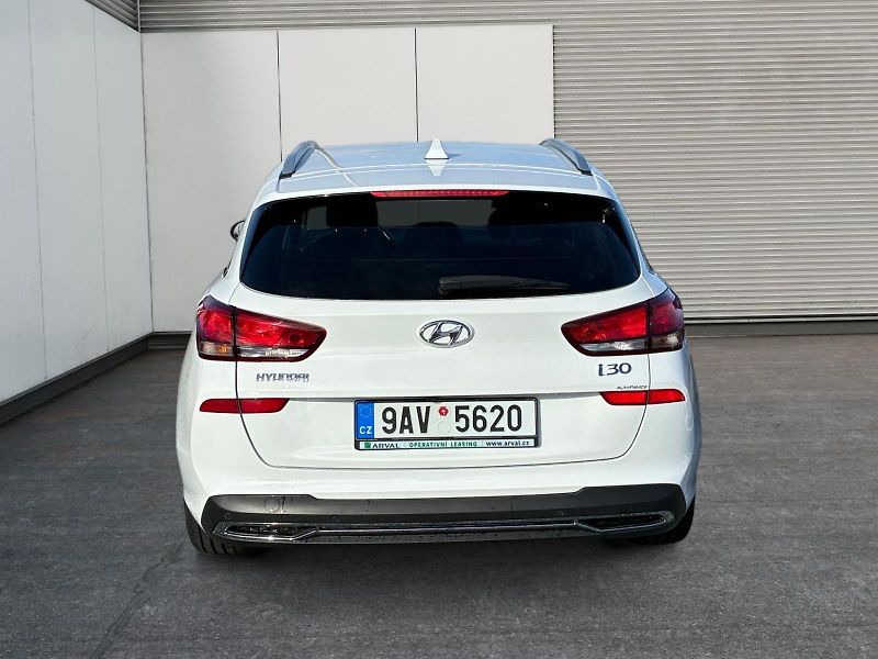 Hyundai i30 (2023) SMART 1.5T-GDI 118kW CZ DPH - fotka 5 z 11
