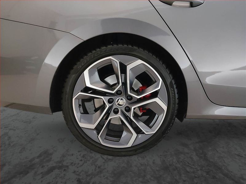 Škoda Octavia (2023) RS 2.0 TSI - fotka 15 z 17