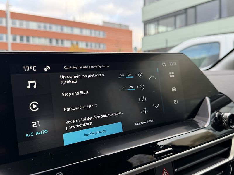 Citroën C4 (2025) PLUS PureTech 130k EAT8 - fotka 25 z 37