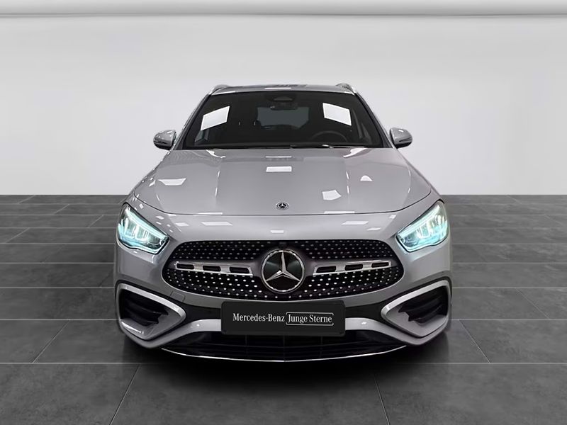 Mercedes-Benz GLA 180 AMG Kamera Keyless Ambient - fotka 3 z 16