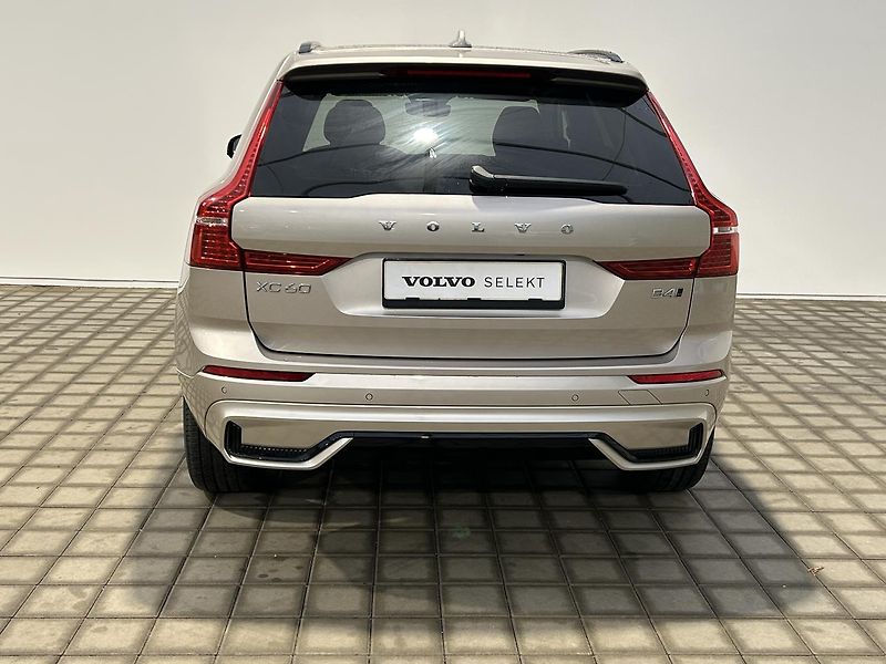 Volvo XC60 2.0  B4 4x4 ULTIMATE - fotka 7 z 48