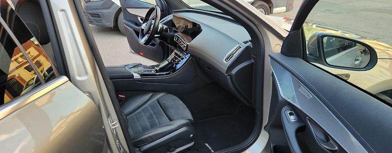 Mercedes-Benz EQC (2022) 400 4M AMG SOH 94,5% 85kWh - fotka 14 z 50
