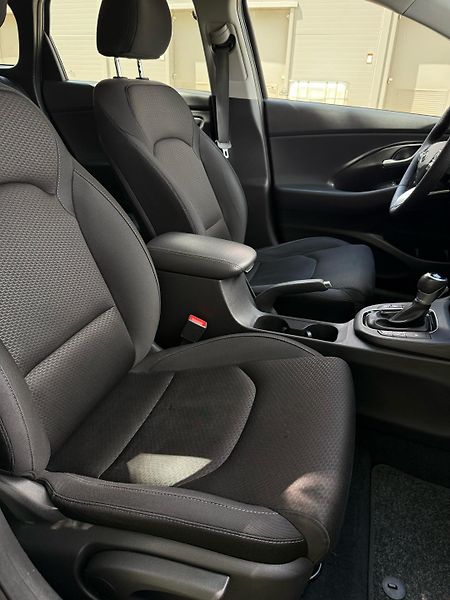 Hyundai i30 (2018) 1.6 CRDi Automat - fotka 5 z 13