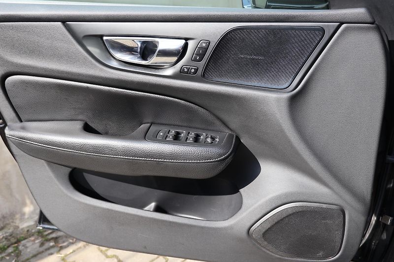 Volvo S60 (2019) T4 FWD Inscription - fotka 18 z 22