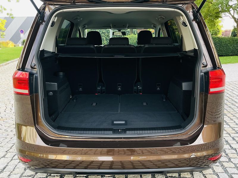Volkswagen Touran 1.2TSI MANUÁL 7MÍST SERVISKA - fotka 19 z 42