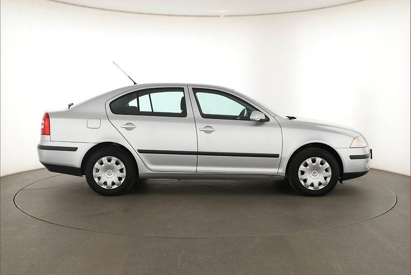 Škoda Octavia (2008) 1.9 TDI, po STK, zamluveno - fotka 6 z 11