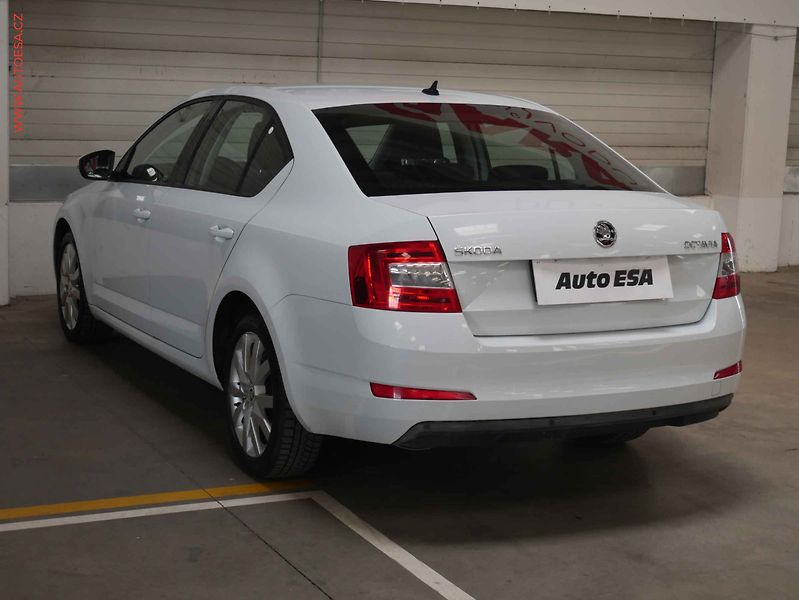 Škoda Octavia (2015) 2.0 TDi, ČR, DSG, AC, park - fotka 4 z 20