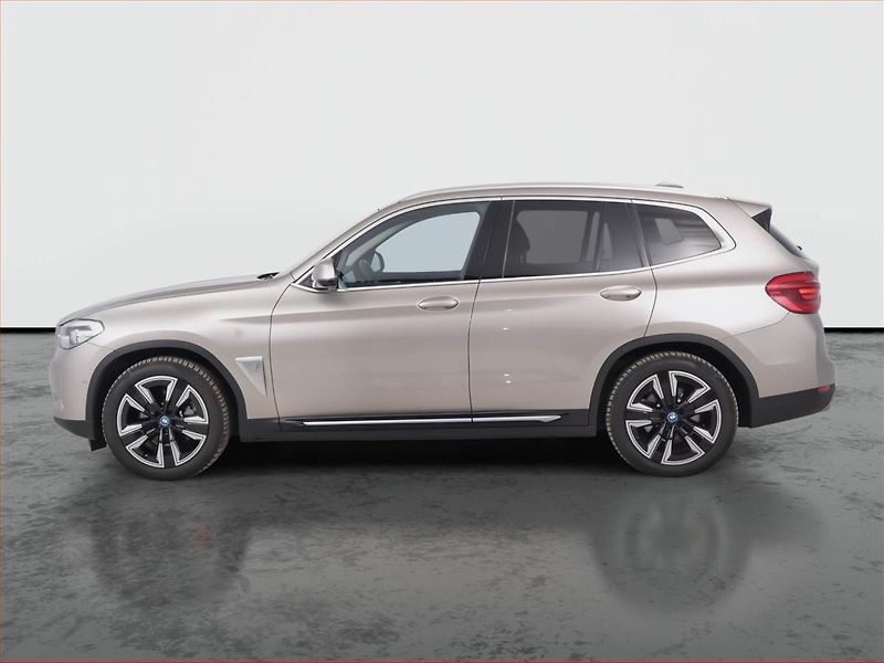 BMW iX3 (2022) 80 kWh, SoH 98% - fotka 3 z 19
