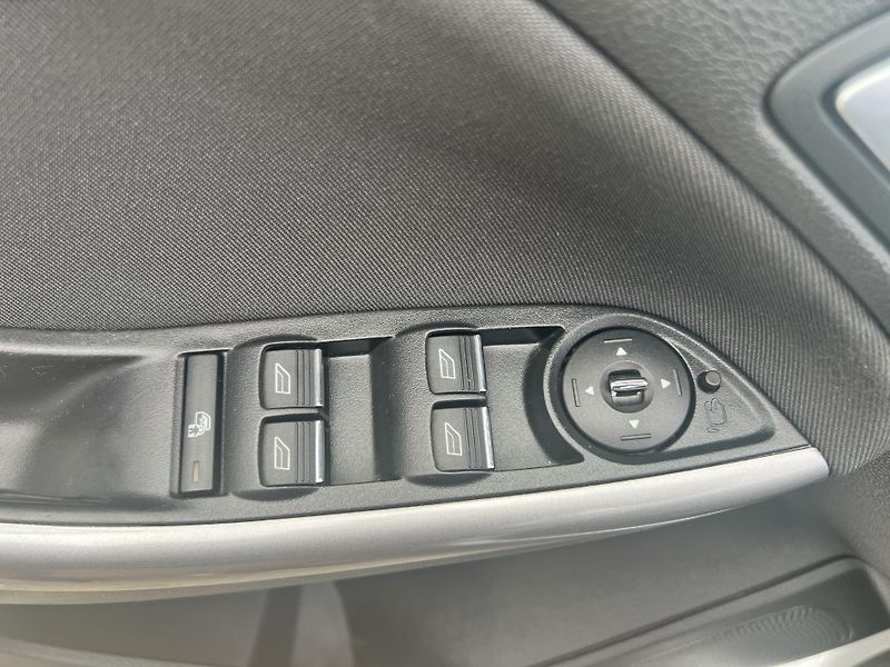 Ford Focus 1.6i KLIMATIZACE NAVI ALU KOLA - fotka 12 z 42