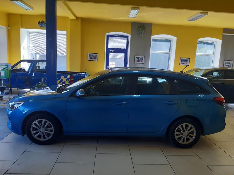 Hyundai i30 1.0 T-GDI Combi 88KW 62000km!! - fotka 4 z 22