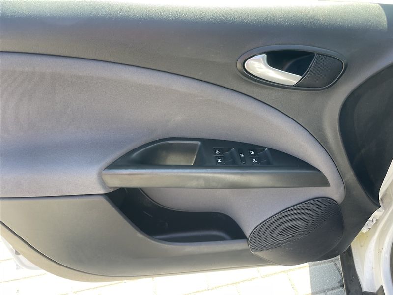 Seat Altea 1,6 TDi 77kw Klima Xenon GPS - fotka 22 z 39