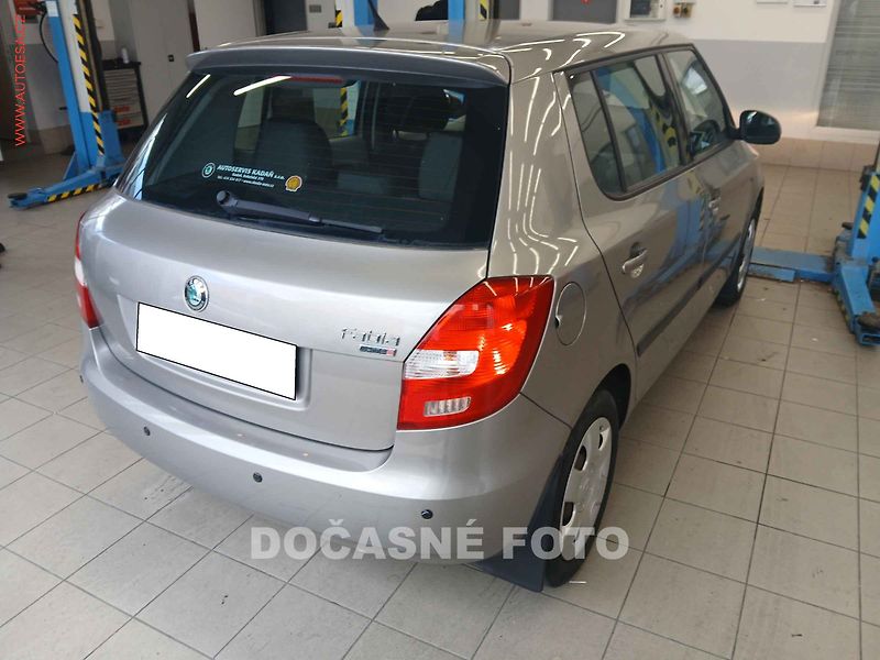 Škoda Fabia (2008) 1.2 i, ČR, park.asist - fotka 2 z 3