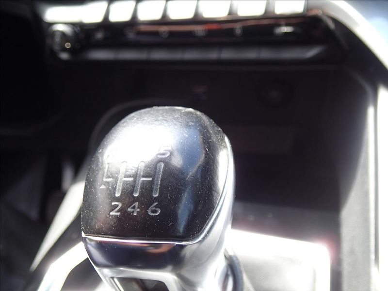 Peugeot 3008 1,2 CZ, 1.Majitel, serv. kn - fotka 26 z 48