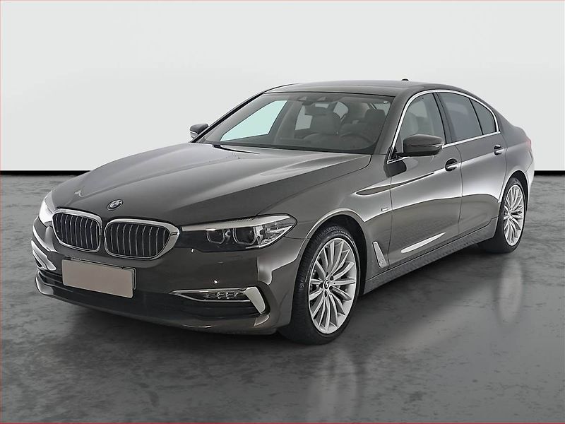 BMW Řada 5 (2018) Luxury Line 530i xDrive - fotka 2 z 19