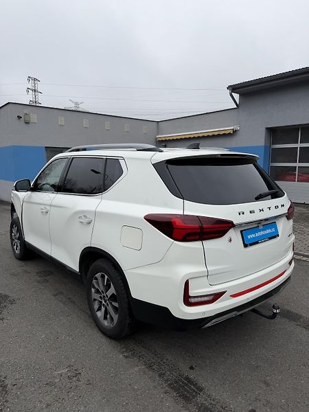 SsangYong Rexton 2,2D 148kW 4x4 7míst  závěs  - fotka 4 z 18