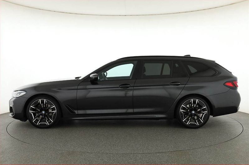 BMW Řada 5 (2023) 530d xDrive - fotka 3 z 20