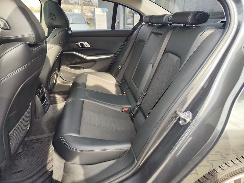 BMW Řada 3 330e 2.0/215kW Sportline PHEV - fotka 12 z 38