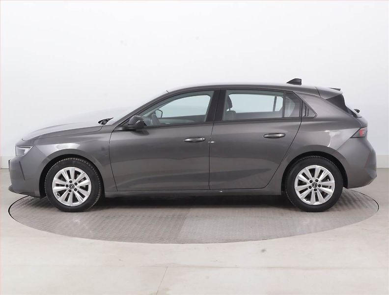 Opel Astra (2023) Edition 1.2 Turbo, Navi - fotka 3 z 15