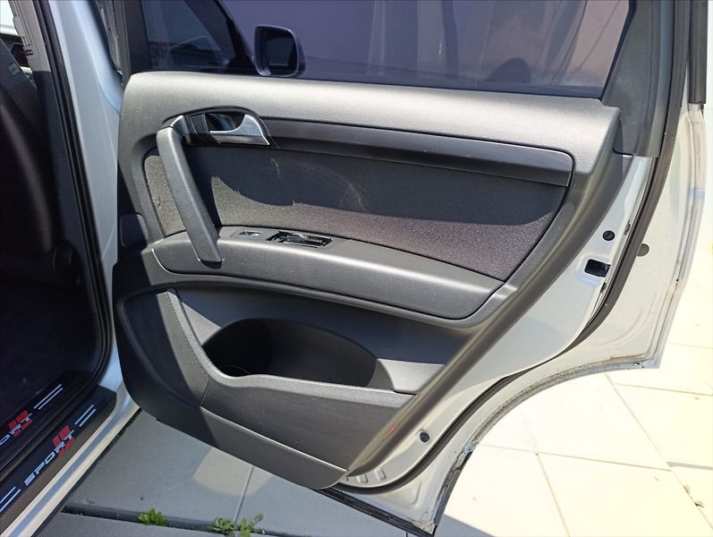 Audi Q7 3,0 TDi Quattro Autom.7Míst ČR - fotka 24 z 40