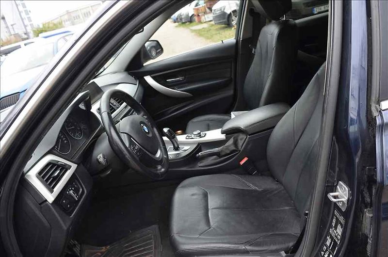 BMW Řada 3 (2016) 320D XDRIVE TOURING AT - fotka 20 z 25